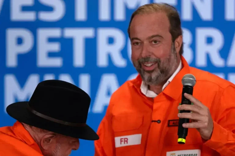 Elogios de Silveira a Mateus Simões geram desconforto na base de Lula em MG