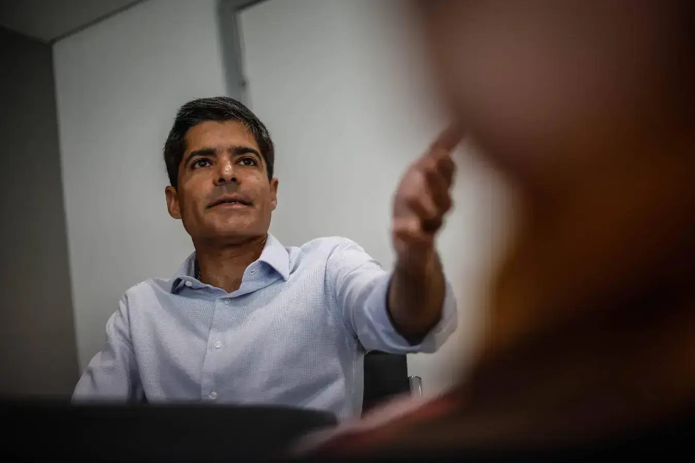 Encontro de Vorcaro com ACM Neto gera polêmica na política baiana