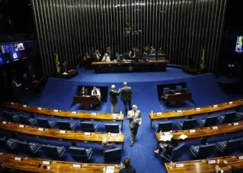 Entidades clamam por taxação dos super-ricos no Congresso