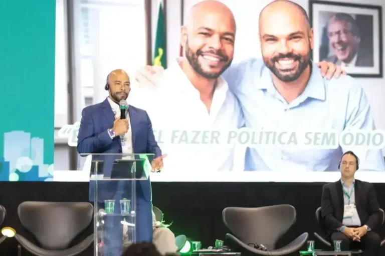 Ex-dirigente tucano presta homenagem a Bruno Covas em palestra