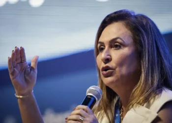 Ex-senadora Kátia Abreu se filia ao PT e apoia reeleição de Lula