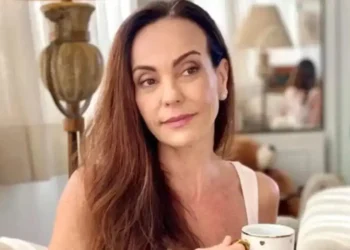 Flavia Monteiro enfrenta cirurgia após queda inusitada com a filha