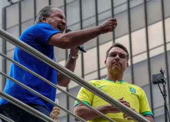 Flávio Bolsonaro conquista apoio evangélico crucial para sua campanha em 2026