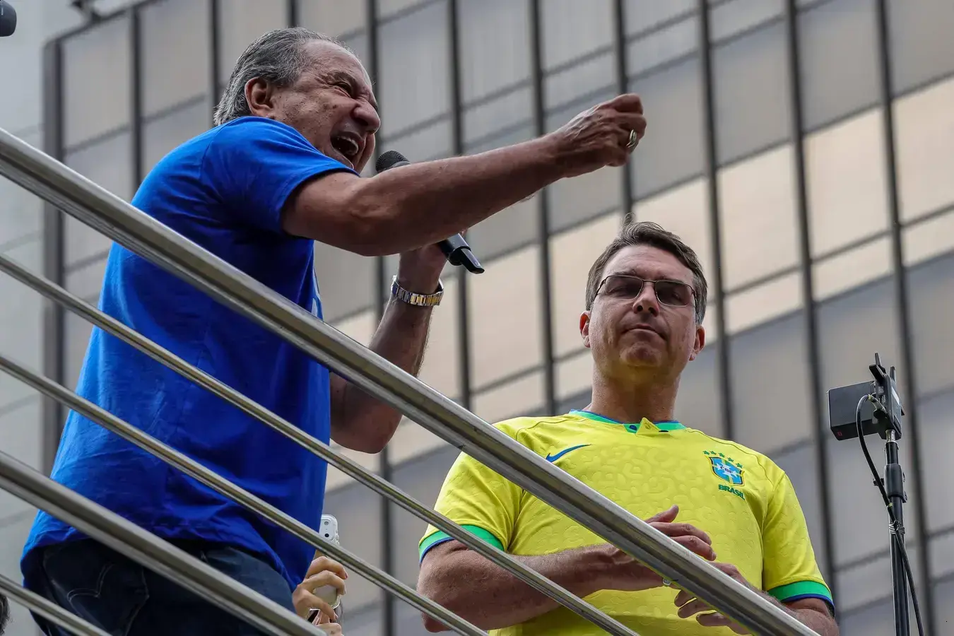 Flávio Bolsonaro conquista apoio evangélico crucial para sua campanha em 2026