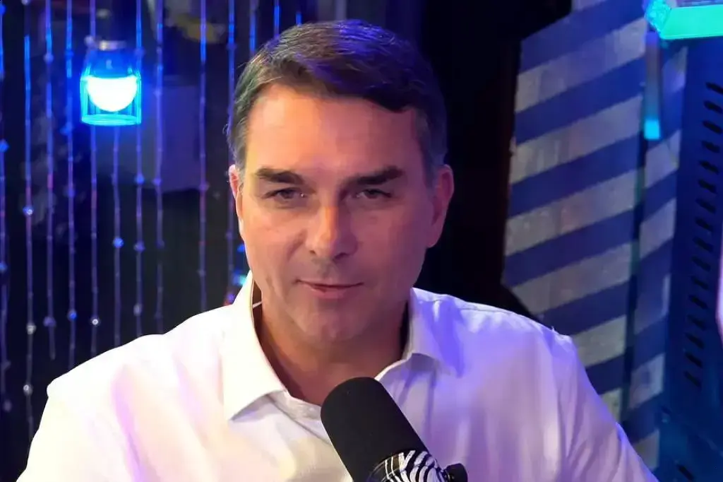 Flávio Bolsonaro critica Eduardo e elogia Nikolas em meio a racha político