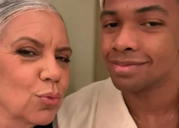 Gabriel Fontenelle celebra o amor pela mãe, Astrid, em seu aniversário