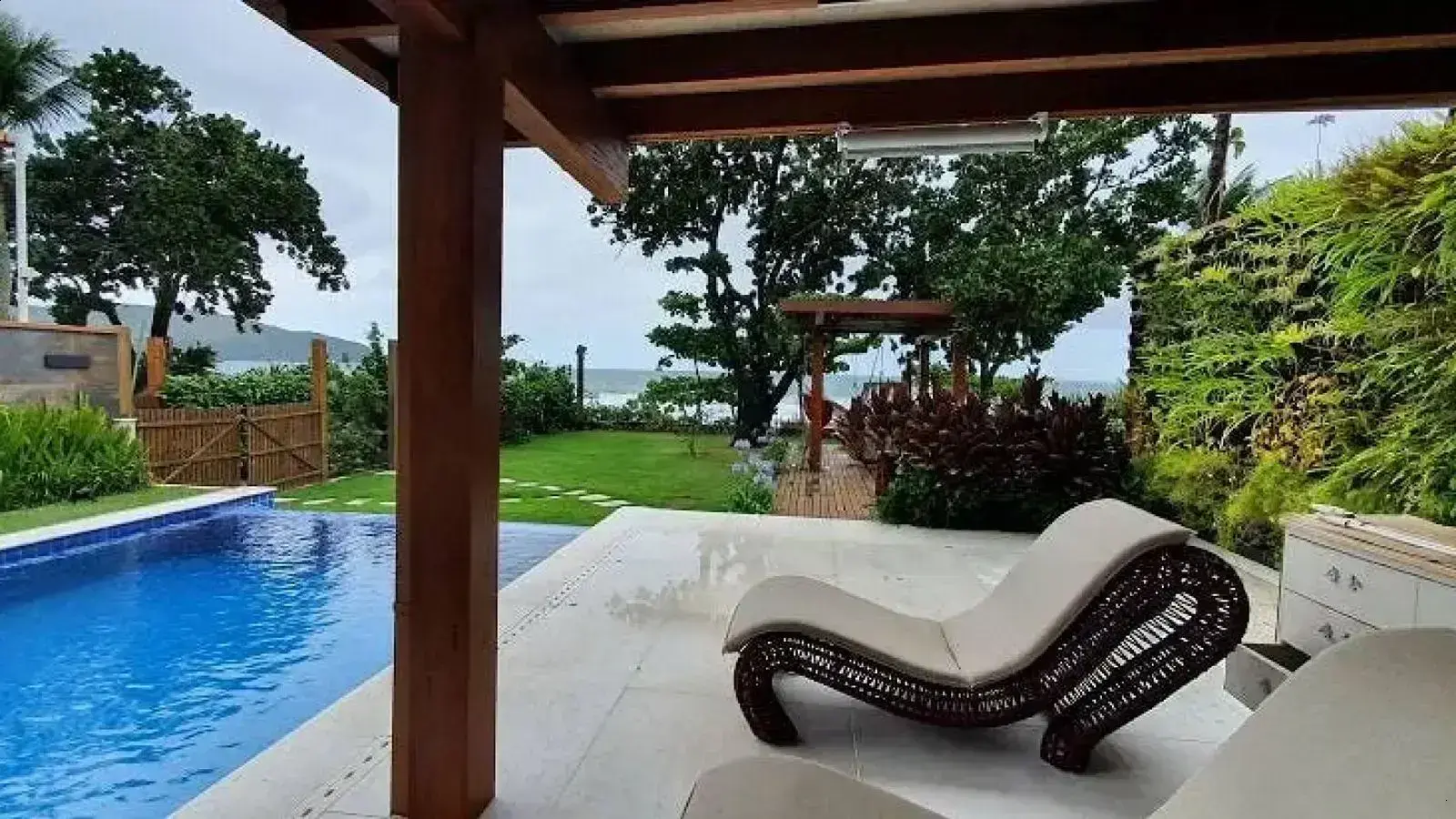 Gabriel Medina: O surfista brasileiro que brilhou e acumulou R$ 100 milhões