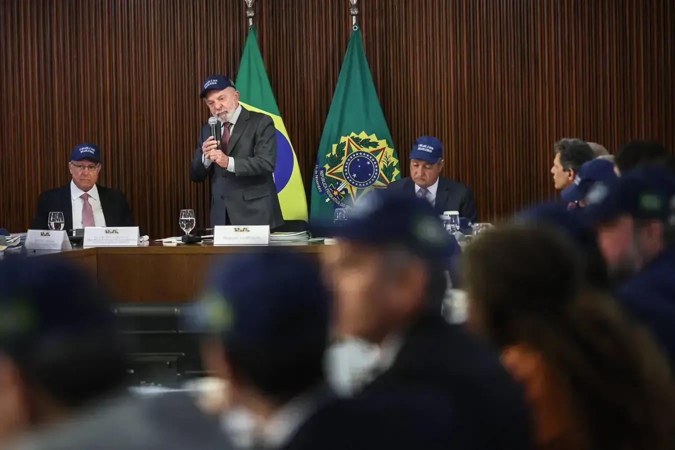 Governo Lula se opõe ao relatório que redefine trabalho por aplicativos