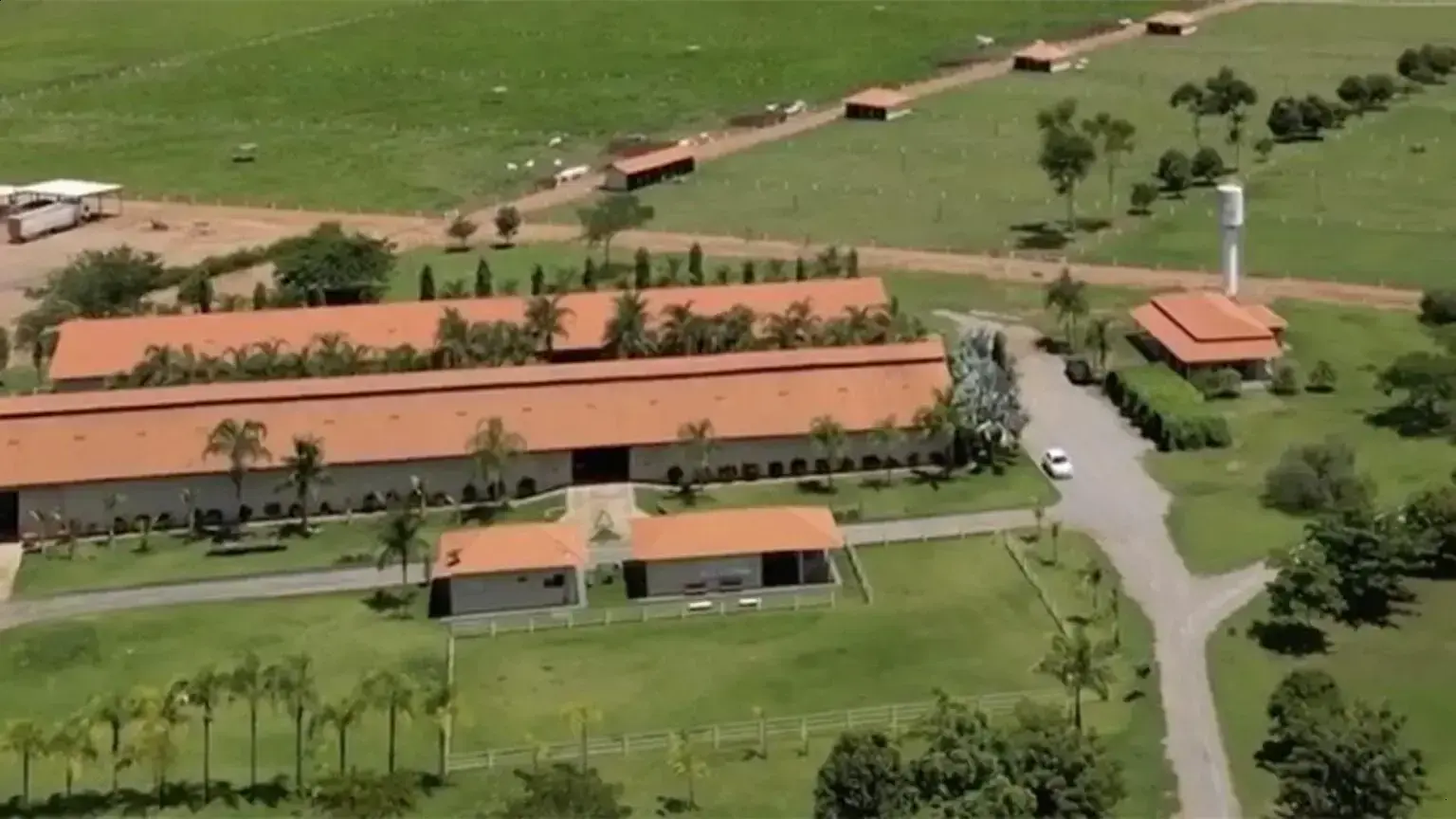Henrique e Juliano: A Fazenda Luxuosa e o Compromisso Social