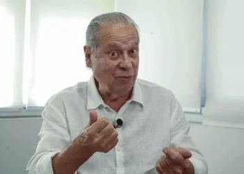 José Dirceu defende reformas no STF e critica crise política no Brasil