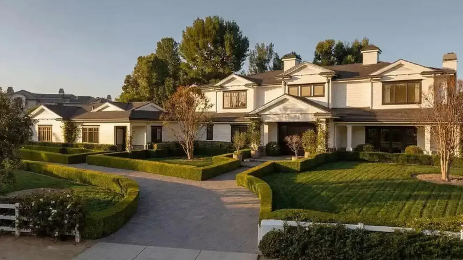 Kylie Jenner vende mansão de R$ 100 milhões em Hidden Hills