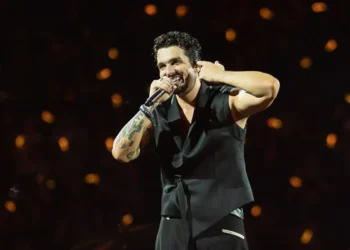 Luan Santana encanta público com show na Arena Pantanal em Cuiabá