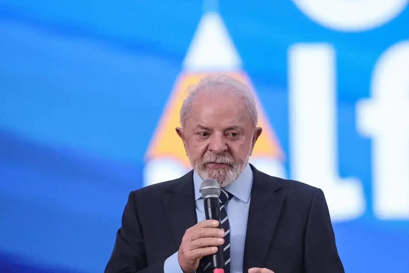Lula critica STF e diz que ministros não podem querer ser milionários