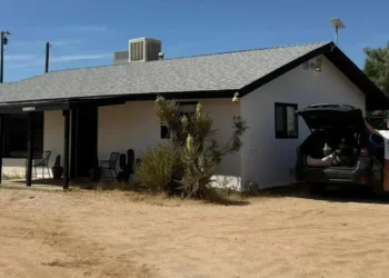 Marco Pigossi e Marco Calvani curtem Páscoa em refúgio no deserto da Califórnia