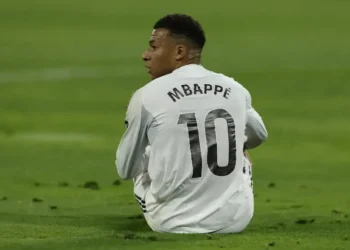 Mbappé preocupa Real Madrid e seleção francesa com lesão na coxa