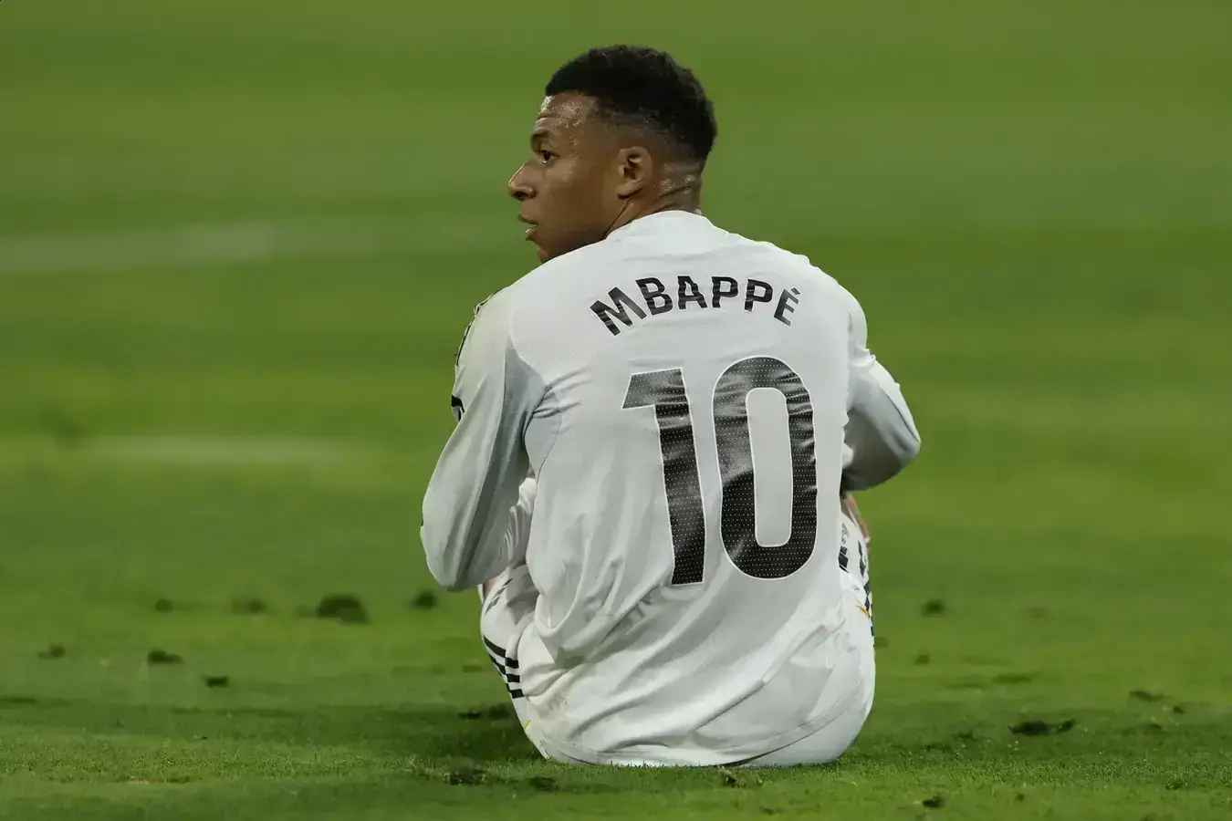 Mbappé preocupa Real Madrid e seleção francesa com lesão na coxa
