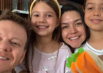 Michel Teló e Thais Fersoza celebram Páscoa com caça aos ovos divertida