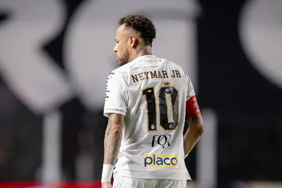 Neymar critica árbitro após vitória do Santos e está suspenso contra o Flamengo
