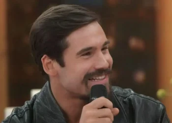 Nicolas Prattes se destaca como vilão gaiato em A Nobreza do Amor