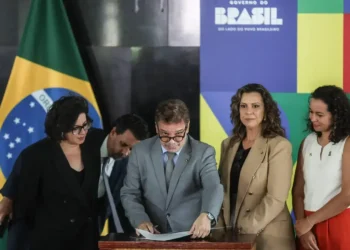 Novo protocolo do governo Lula melhora investigações sobre jornalistas