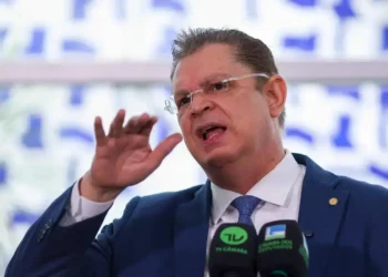 Partido Liberal intensifica ataque à emenda que propõe fim da escala 6x1