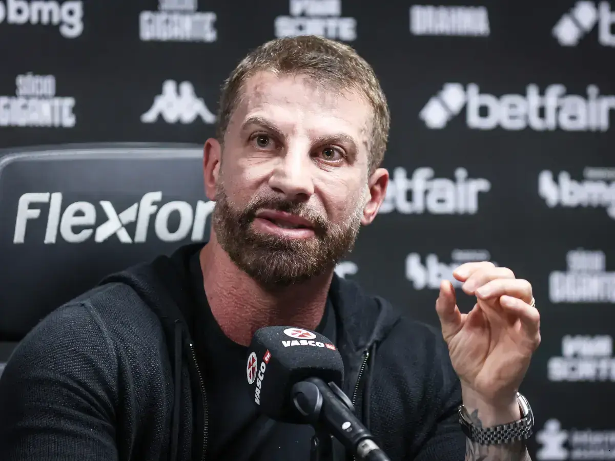 Pedrinho defende Vasco em resposta a ataques de dirigentes rivais