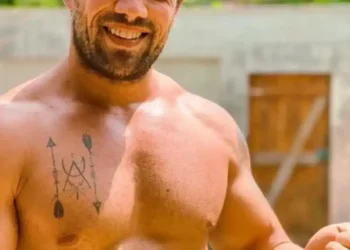 Rafael Cardoso surpreende com transformação física aos 40 anos