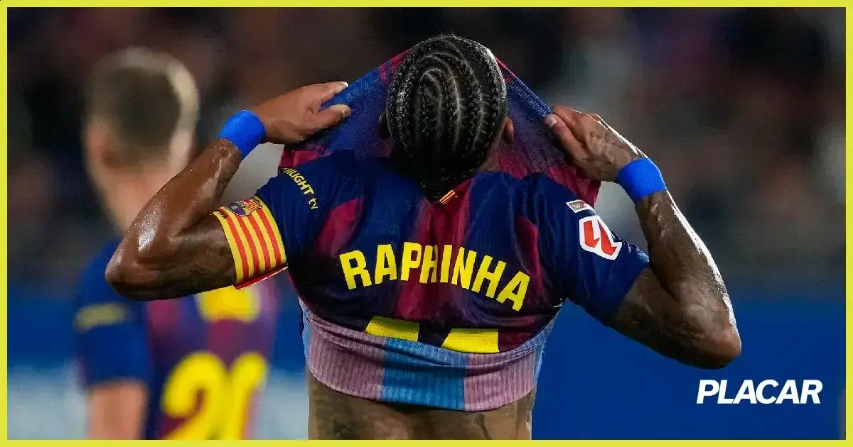 Raphinha desfalca o Barcelona no clássico contra o Espanyol