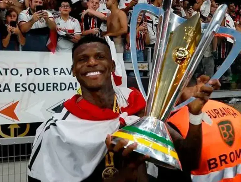 São Paulo dá prazo para Arboleda se reapresentar após polêmica