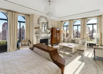Scarlett Johansson exibe luxuoso portfólio imobiliário nos EUA