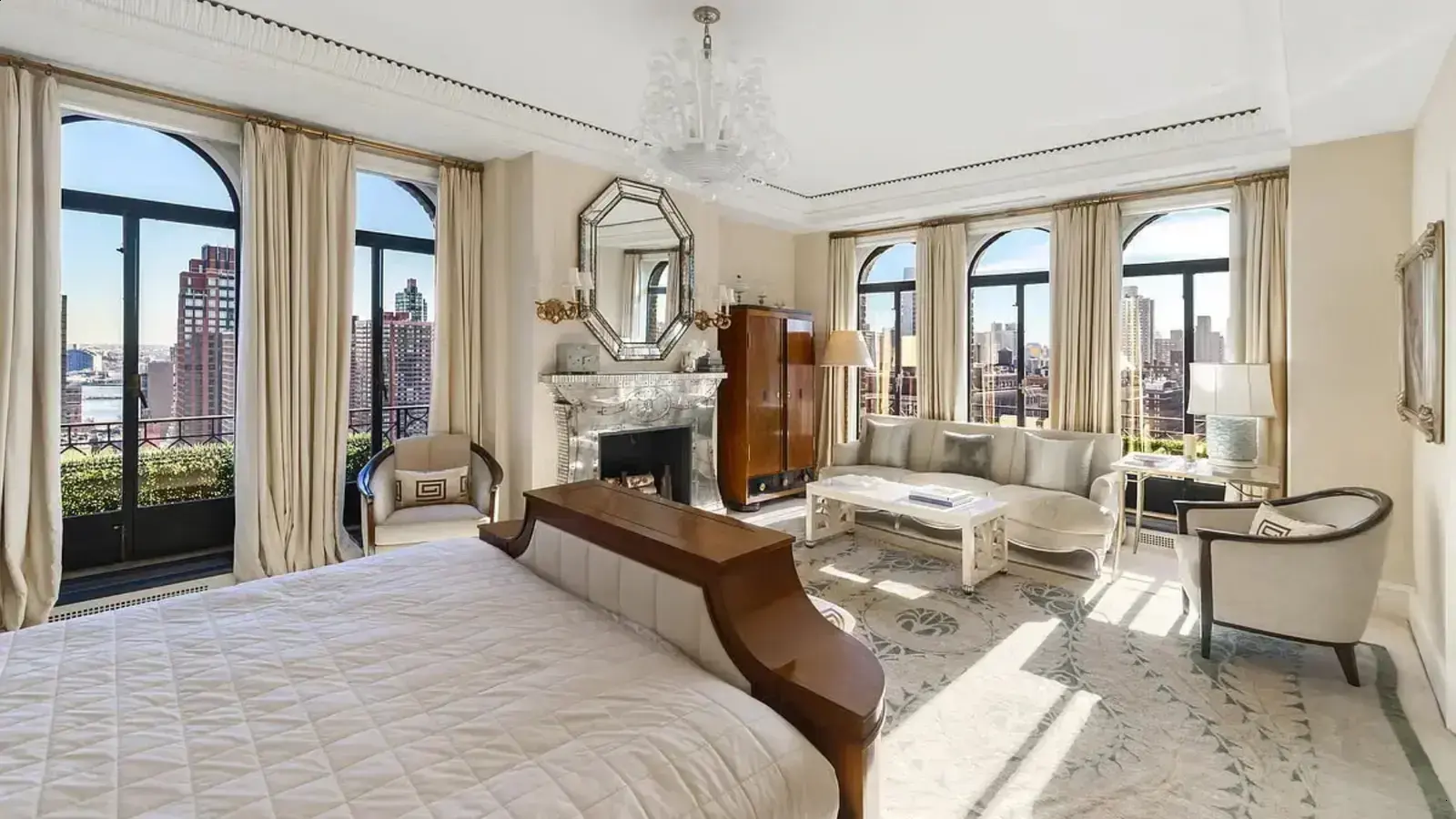 Scarlett Johansson exibe luxuoso portfólio imobiliário nos EUA
