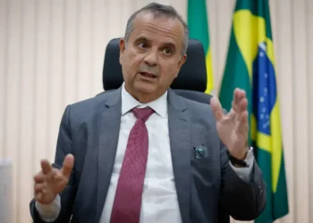 Senador critica defesa de PL da Dosimetria e pede explicações aos colegas