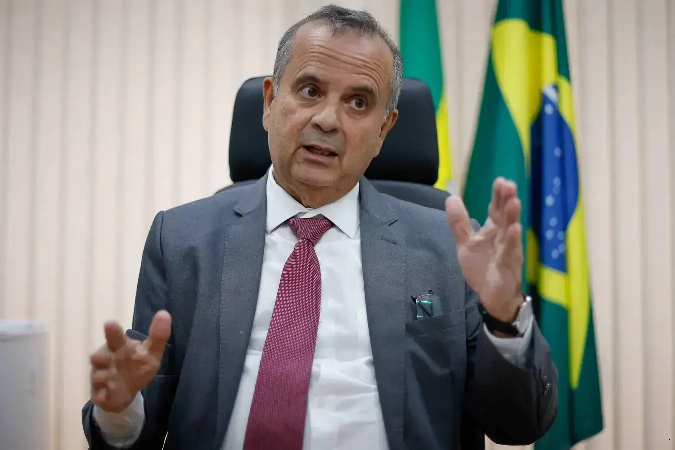 Senador critica defesa de PL da Dosimetria e pede explicações aos colegas