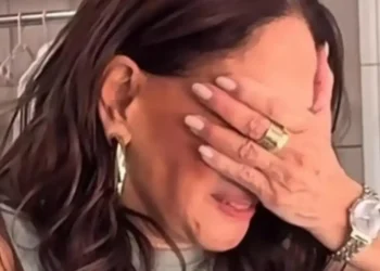 Susana Vieira se emociona ao receber homenagem de fã em encontro especial