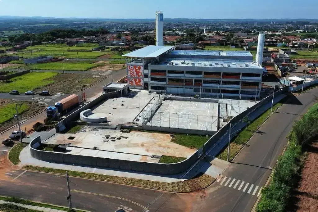 Tarcísio de Freitas inaugura a primeira escola da iniciativa privada em São Paulo