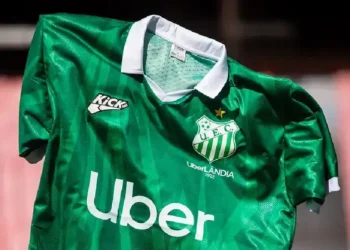 Uberlândia E.C. firma goleada com Uber e lança camisa retrô