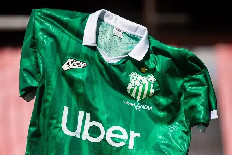 Uberlândia E.C. firma goleada com Uber e lança camisa retrô
