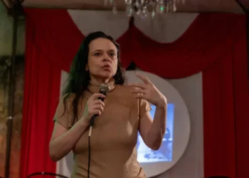 Vereadora Janaína Paschoal pretende ir à OEA se perder mandato