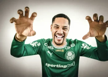 Vitor Roque e a Psicologia no Futebol: O Sorriso Que Desestabiliza os Rivais