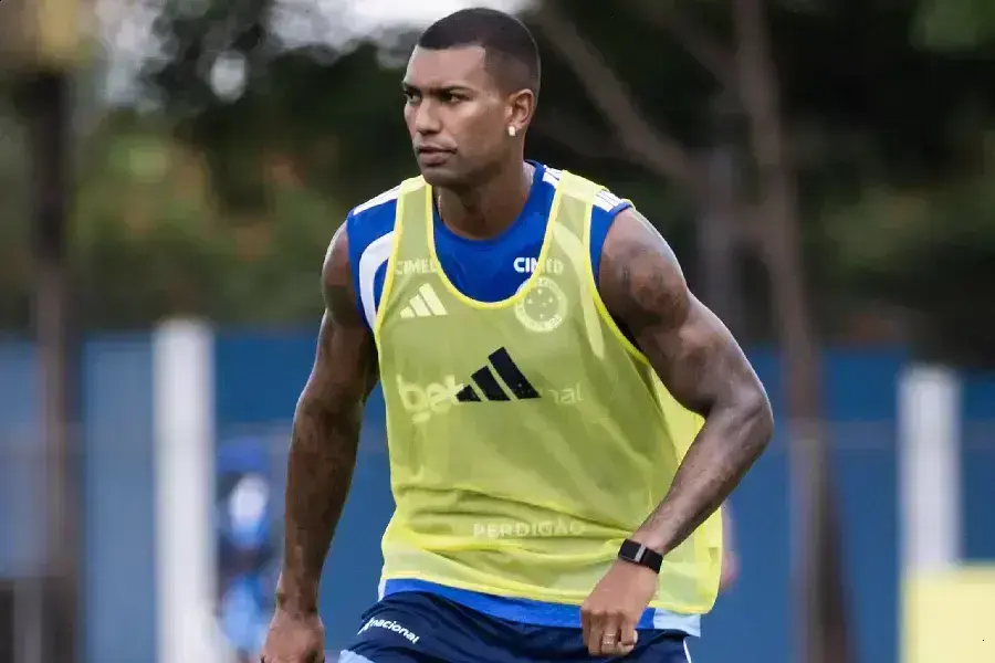 Walace é cortado do Cruzeiro por indisciplina antes da estreia na Libertadores