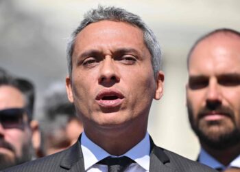 Gayer é condenado por ligação do PT a ataque contra Bolsonaro em decisão da Justiça