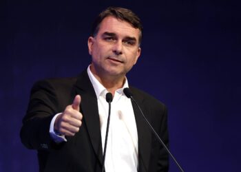 Mulheres buscam influenciar o plano de governo de Flávio para 2026