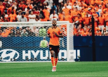 Gakpo confirmado na seleção da Holanda contra Marrocos após situação familiar complicada