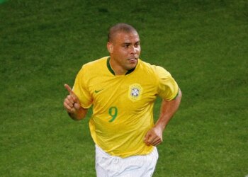 Ronaldo conta que pediu para Zidane sair do vestiário da seleção após a derrota em 2006