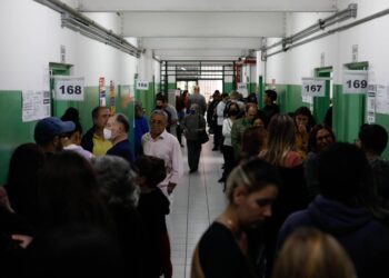 Aumento da abstenção coloca em xeque o voto obrigatório em 2026