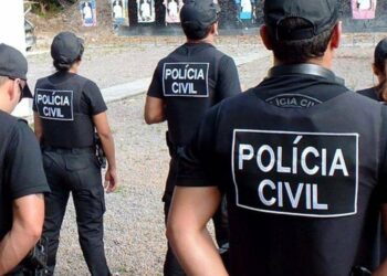 Denúncia contra policiais que usam farda em campanhas eleitorais em 10/07/2026