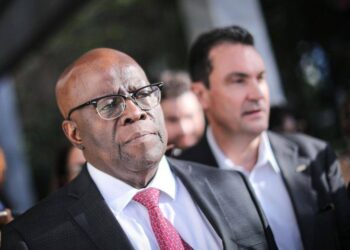 Zema e Barbosa podem formar chapa após aprovação do presidente do DC