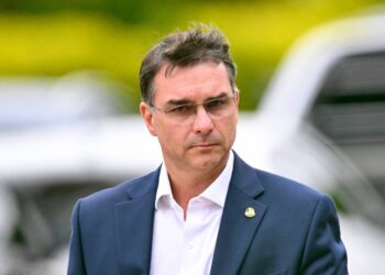 Empresários brasileiros preocupados com tarifas após audiência nos EUA em meio ao ‘efeito Flávio’