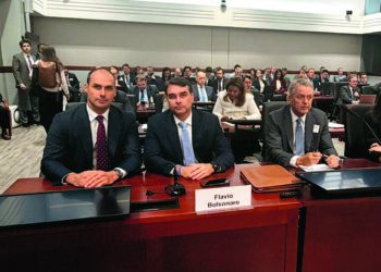 Flávio Bolsonaro fez declarações falsas para os americanos em 11 de julho de 2026