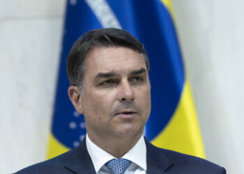 Flávio critica ação seletiva da PF contra Valdemar em 10/07/2026